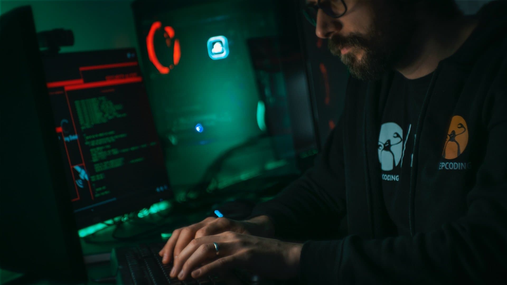 Advanced Persistent Threats: How to Detect and Defend Against Stealthy Cyber Attacks Advanced Persistent Threats: How to Detect and Defend Against Stealthy Cyber Attacks